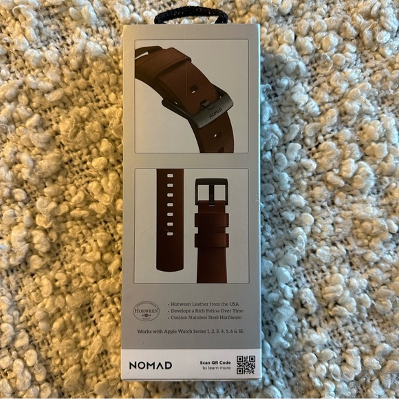 Nomad Modern Apple Watch Strap - 44mm/42mm - series 1,2,3,4,5,6 & SE - Picture 6 of 11